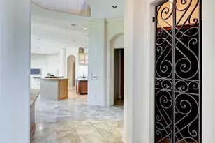 710 Pinehaven Dr, Houston, TX 77024 - Photo 10