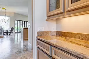 710 Pinehaven Dr, Houston, TX 77024 - Photo 10