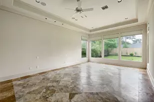 710 Pinehaven Dr, Houston, TX 77024 - Photo 22