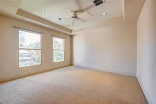 710 Pinehaven Dr, Houston, TX 77024 - Photo 32