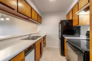 3005 Walnut Bend Ln, Houston, TX 77042 - Photo 4