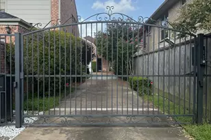 2413 Potomac Dr, Houston, TX 77057 - Photo 2