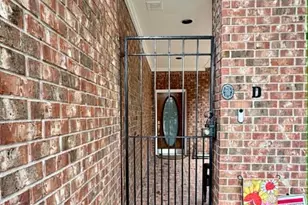 2413 Potomac Dr, Houston, TX 77057 - Photo 2
