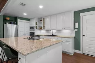 4825 Kingfisher Dr, Houston, TX 77035 - Photo 8