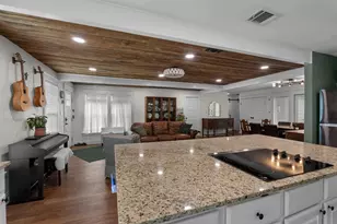 4825 Kingfisher Dr, Houston, TX 77035 - Photo 12
