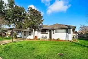 905 Ivy Ave, Deer Park, TX 77536 - Photo 1