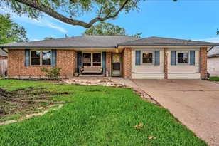 1403 Newport Blvd, League City, TX 77573 - Photo 1