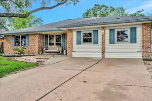1403 Newport Blvd, League City, TX 77573 - Photo 4