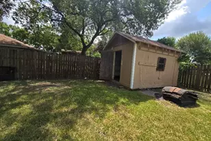 2410 Daffodil St, Highlands, TX 77562 - Photo 12