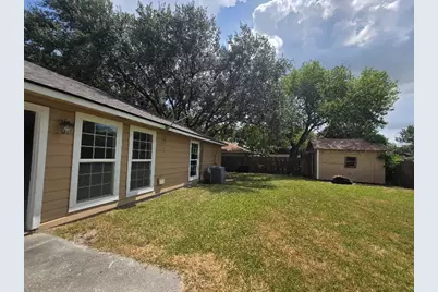 2410 Daffodil Street, Highlands, TX 77562 - Photo 16