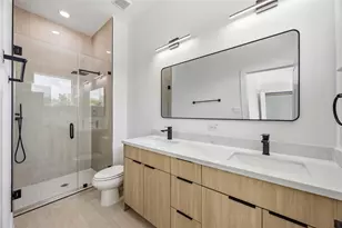 9102 Coffee St, Houston, TX 77033 - Photo 20