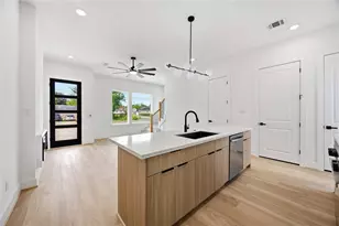 9102 Coffee St, Houston, TX 77033 - Photo 12
