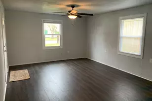 2306 28th Ave N, Texas City, TX 77590 - Photo 2