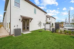 835 Dorchester St, Houston, TX 77022 - Photo 10