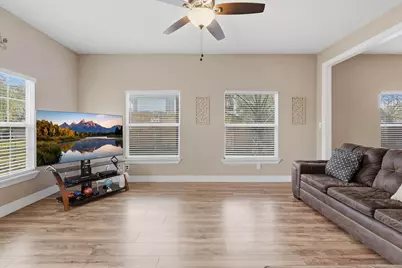 308 E Phillips Street, Conroe, TX 77301 - Photo 8