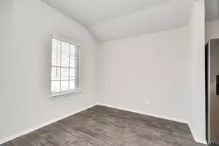 9847 Laurel Lake Ln, Conroe, TX 77384 - Photo 4