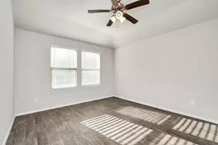 9847 Laurel Lake Ln, Conroe, TX 77384 - Photo 16