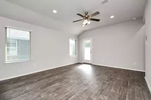 9847 Laurel Lake Ln, Conroe, TX 77384 - Photo 12