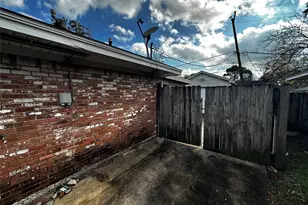 903 Elmwood Dr, Baytown, TX 77520 - Photo 6