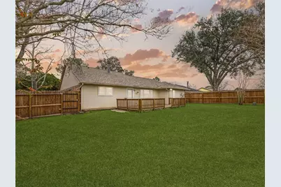 16706 Nina Drive, Friendswood, TX 77546 - Photo 2