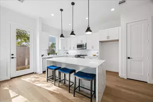 1922 Luna Woods Ln, Houston, TX 77055 - Photo 10