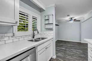749 Worthshire St, Houston, TX 77008 - Photo 14