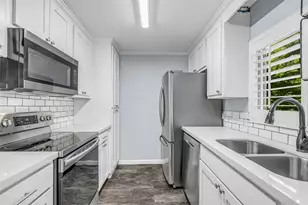 749 Worthshire St, Houston, TX 77008 - Photo 12
