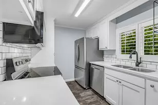 749 Worthshire St, Houston, TX 77008 - Photo 12