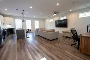 2056 Johanna Dr, Houston, TX 77055 - Photo 8
