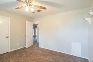 5606 Water Leaf Ln, Houston, TX 77088 - Photo 32