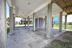 3008 Shady Ln, Crystal Beach, TX 77650 - Photo 6