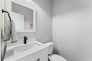 8422 Berry Green Ln, Houston, TX 77022 - Photo 14