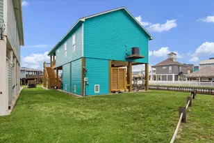 923 Tidelands Dr, Crystal Beach, TX 77650 - Photo 10