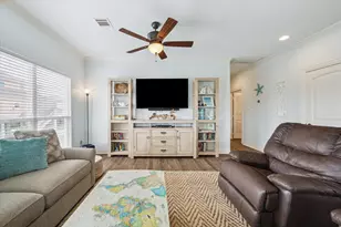 923 Tidelands Dr, Crystal Beach, TX 77650 - Photo 14