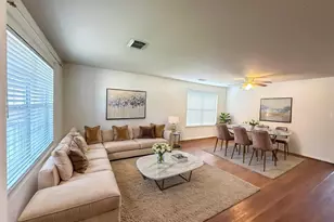 4710 Meadowthorn Ct, Friendswood, TX 77546 - Photo 2