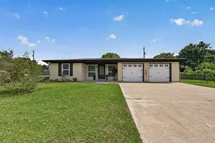 237 Burkett St, Richwood, TX 77531 - Photo 2