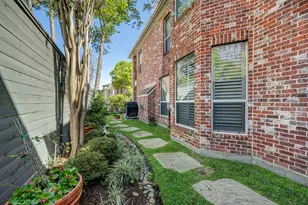 69 Wynden Oaks Dr, Houston, TX 77056 - Photo 32