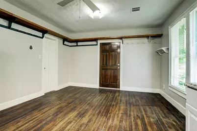 523 E Mulberry Street, Angleton, TX 77515 - Photo 6
