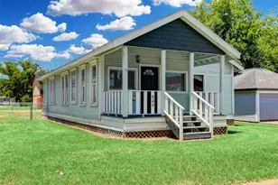 523 E Mulberry St, Angleton, TX 77515 - Photo 2