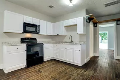 523 E Mulberry Street, Angleton, TX 77515 - Photo 4