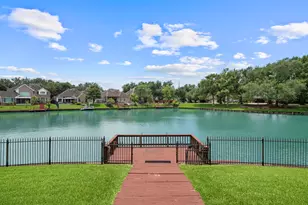403 Brook Shore Ct, Sugar Land, TX 77478 - Photo 8
