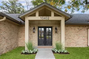 10402 Raritan Dr, Houston, TX 77043 - Photo 2