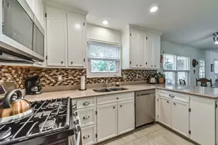905 Essex Dr, Friendswood, TX 77546 - Photo 16