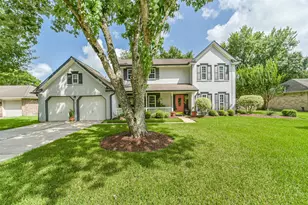 905 Essex Dr, Friendswood, TX 77546 - Photo 2