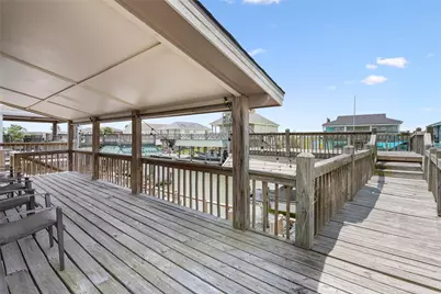 1247 Bay Street, Crystal Beach, TX 77650 - Photo 8