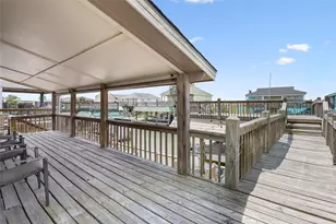 1247 Bay St, Crystal Beach, TX 77650 - Photo 8