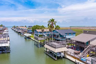 1247 Bay Street, Crystal Beach, TX 77650 - Photo 2