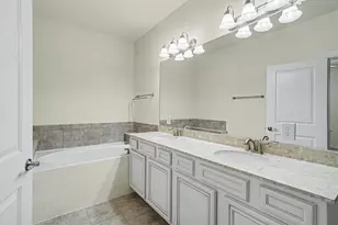 24 Tassia Ln, Houston, TX 77058 - Photo 14