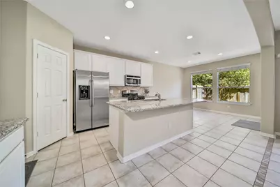 111 W Burberry Circle, The Woodlands, TX 77384 - Photo 12