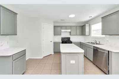 2610 Skyview Shadows Court, Houston, TX 77047 - Photo 12